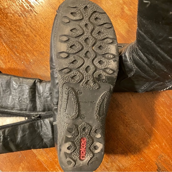 Rieker size 40 tall black flat boots with button detail - Picture 7 of 8